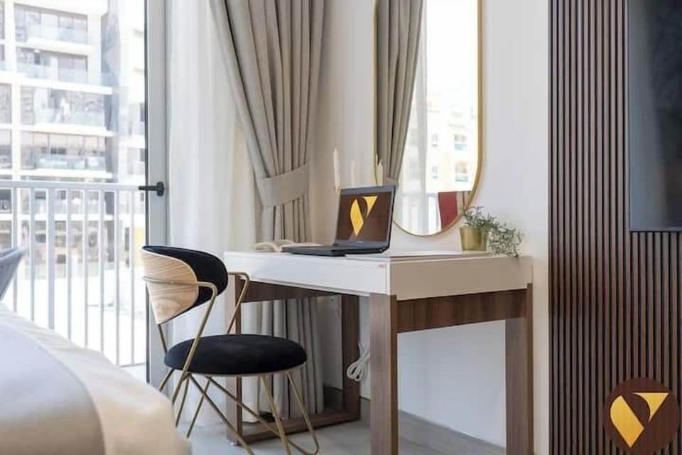 Luxury Studio, Balcony, City View | Egyptian cotton sheets, premium bedding, in-room safe
