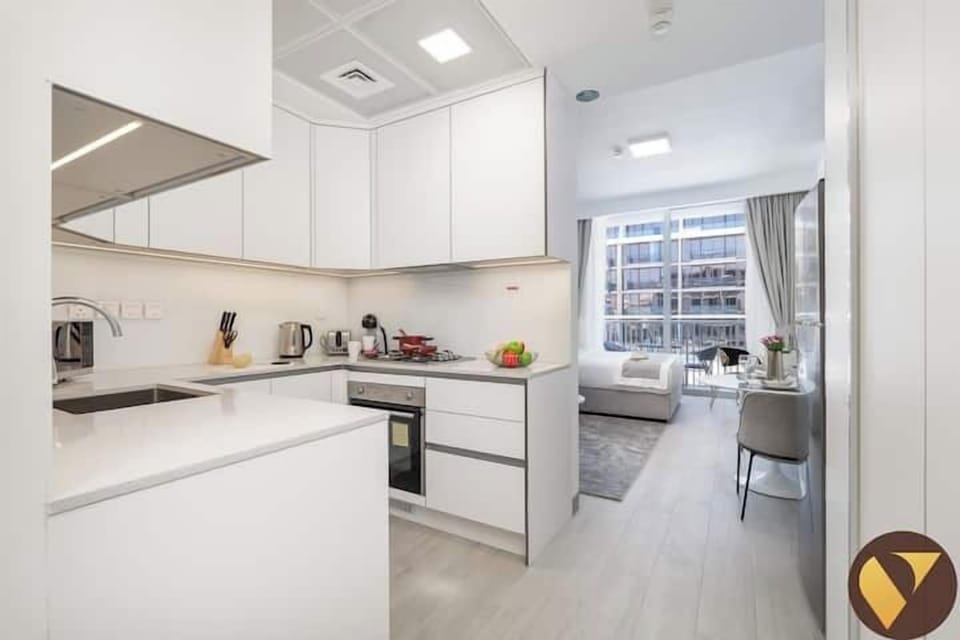 Luxury Studio, Balcony, City View | Private kitchen | Full-size fridge, microwave, oven, stovetop
