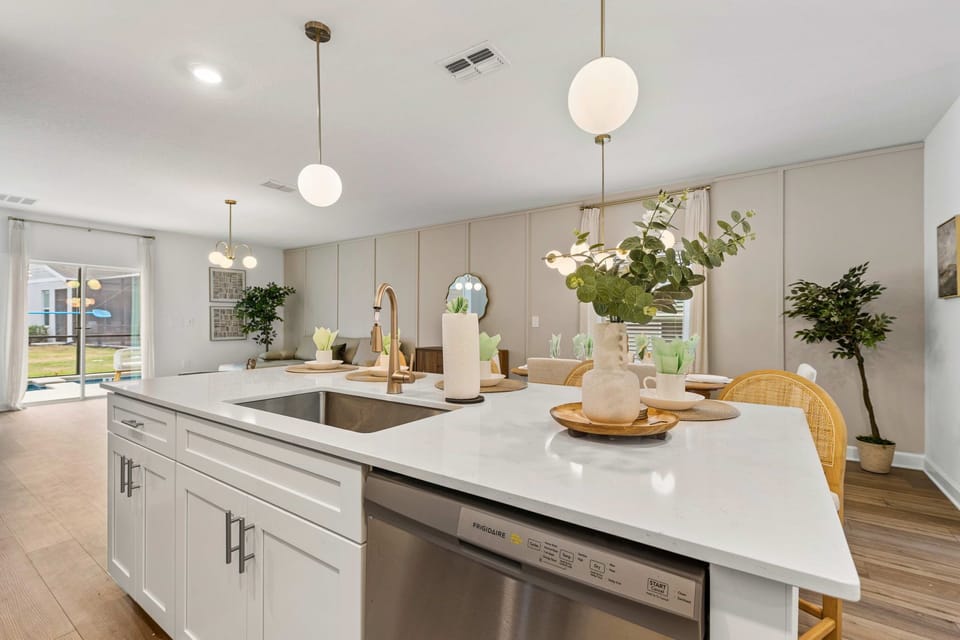 Comfort Townhome, 5 Bedrooms | Private kitchen | Microwave, oven, stovetop, dishwasher