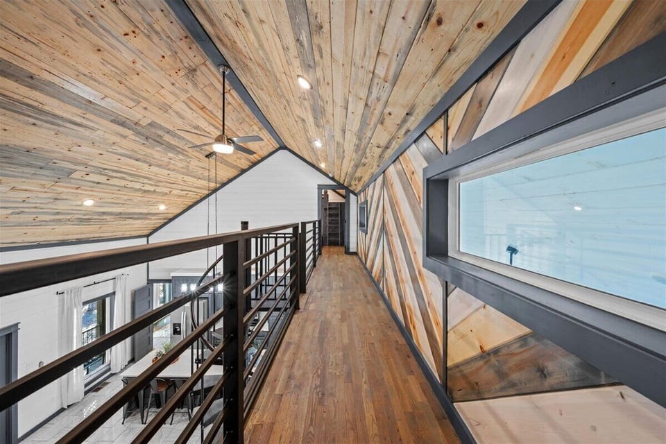 Bright upstairs hallway connecting both entertainment rooms and bedrooms