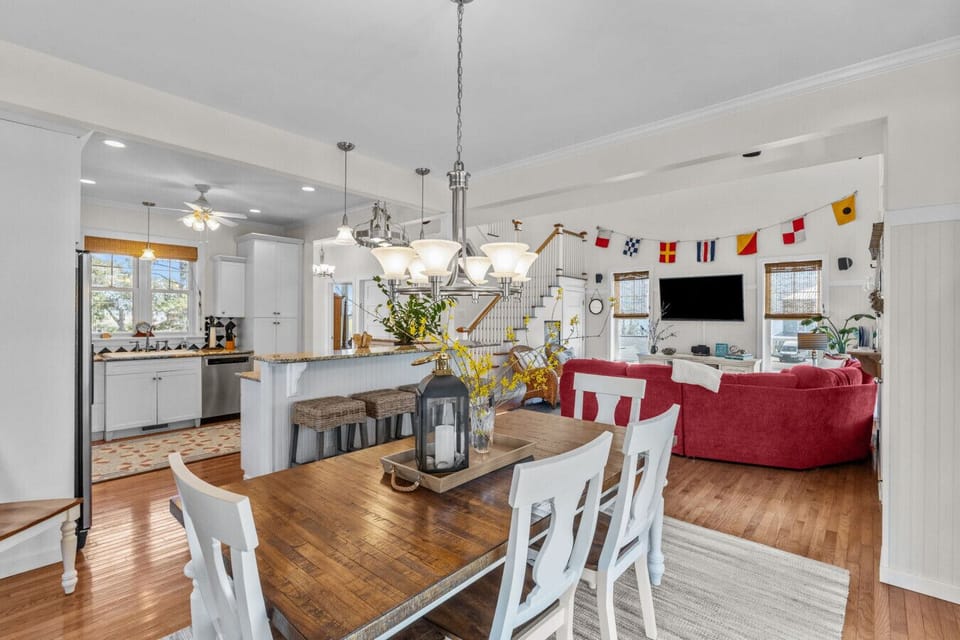 Dine together at the table or enjoy casual bites at the kitchen bar—perfect for shared moments