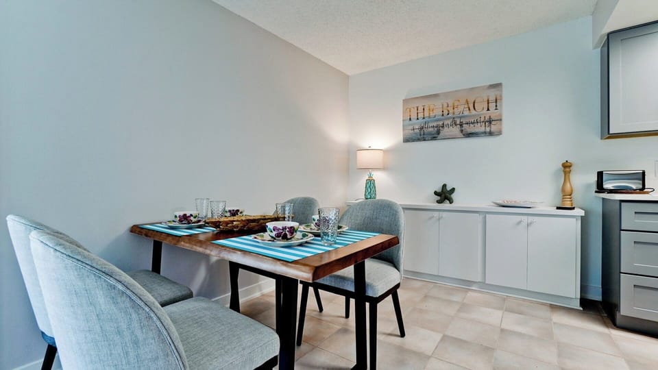 Dining Area for four.
