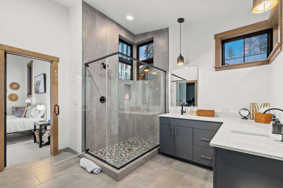 Bright ensuite bathroom featuring a spacious walk-in shower and modern finishes.