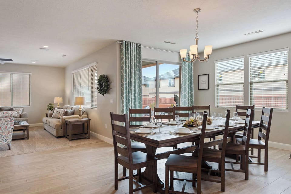 105 - Beautiful open kitchen with large dining table for 10