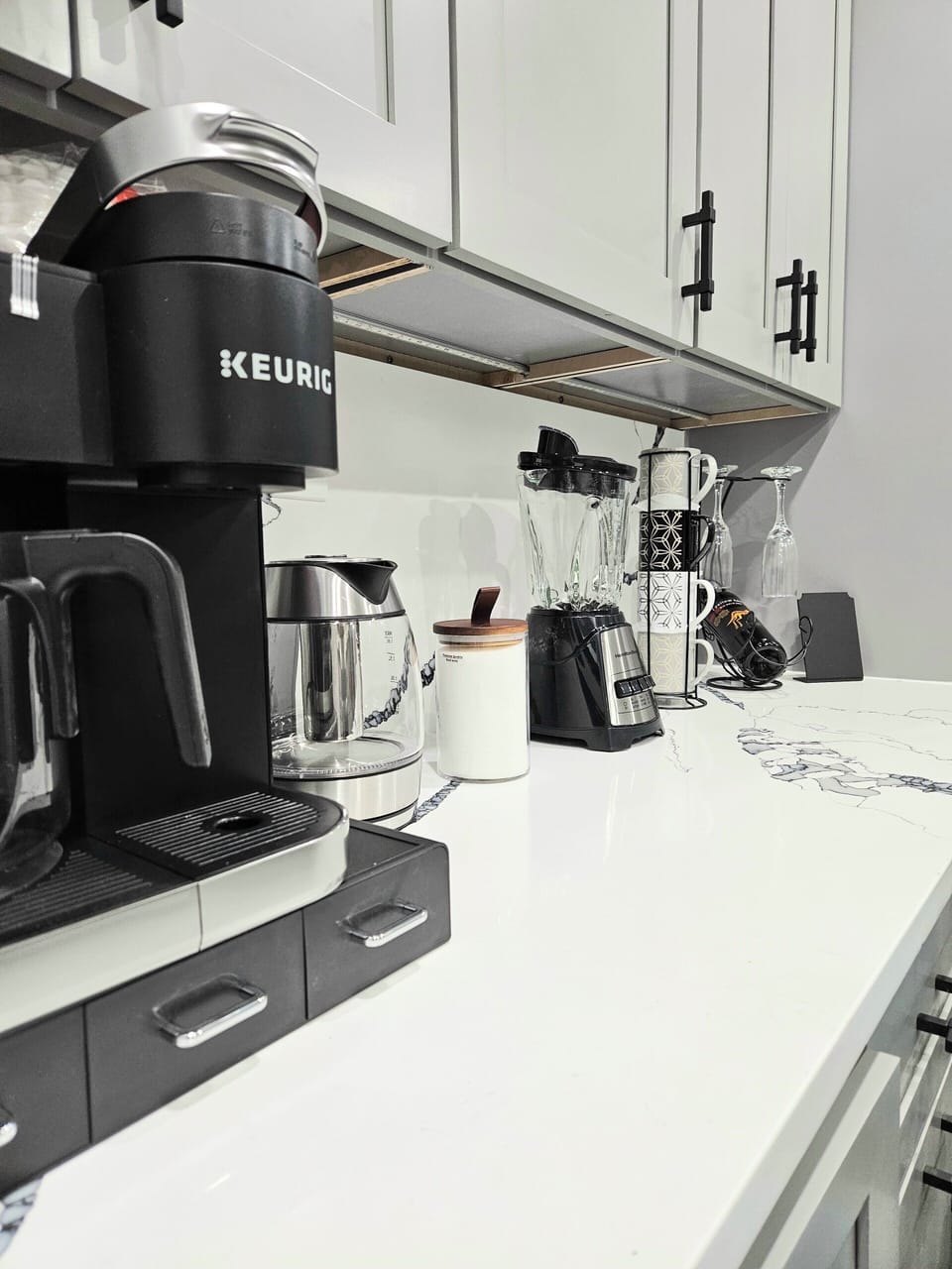 House, City View | Private kitchen | Coffee/tea maker, electric kettle