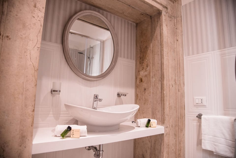 Bathroom sink