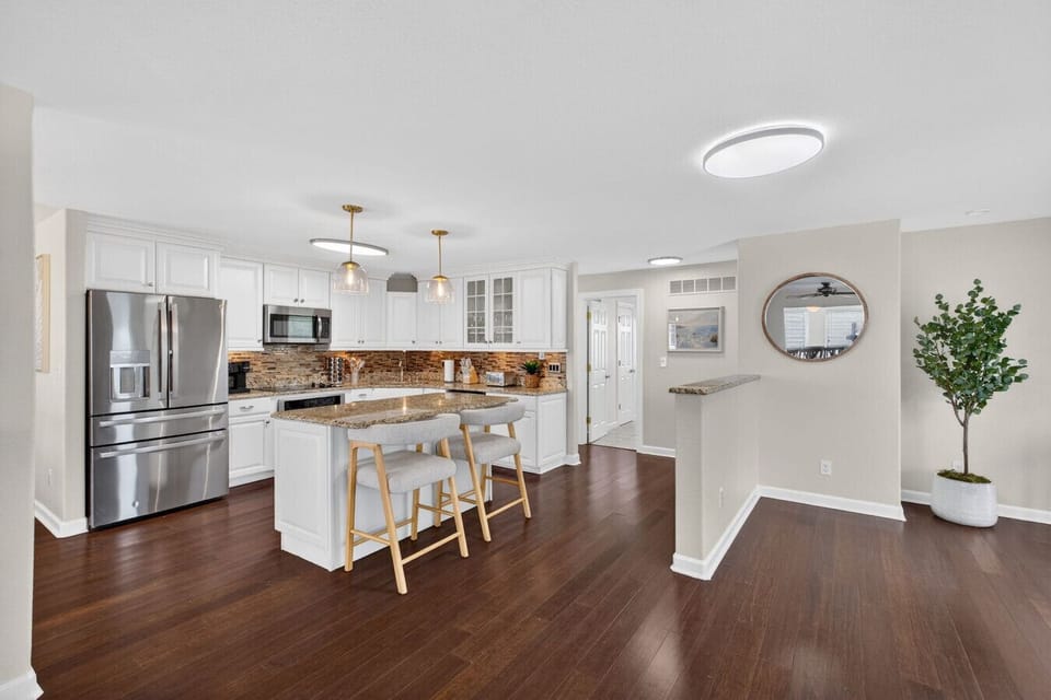 Beautiful open kitchen with island seating perfect for breakfast or evening snacks.