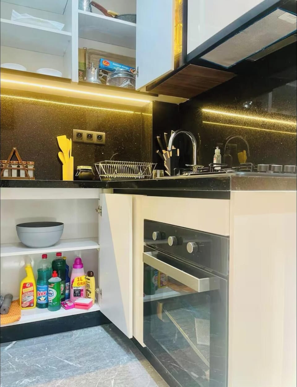 Private kitchen