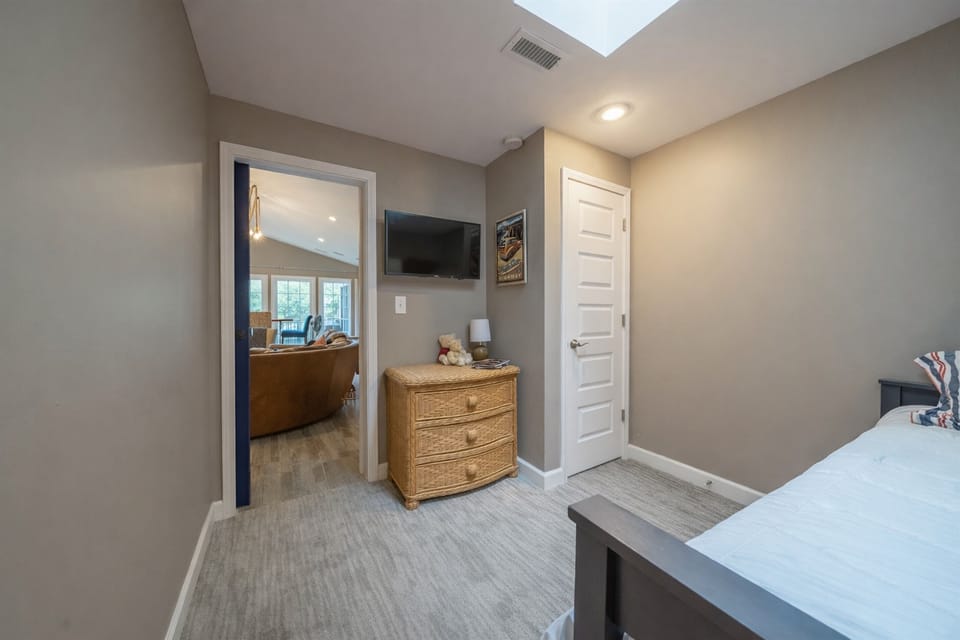 NIce size bedroom with bedding options.