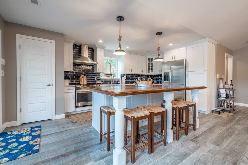 Open kithchen and dining area designed for easy entertaining and family gatherings.