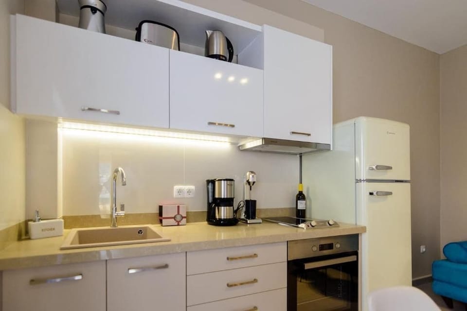 Deluxe Apartment, Balcony, City View | Private kitchen