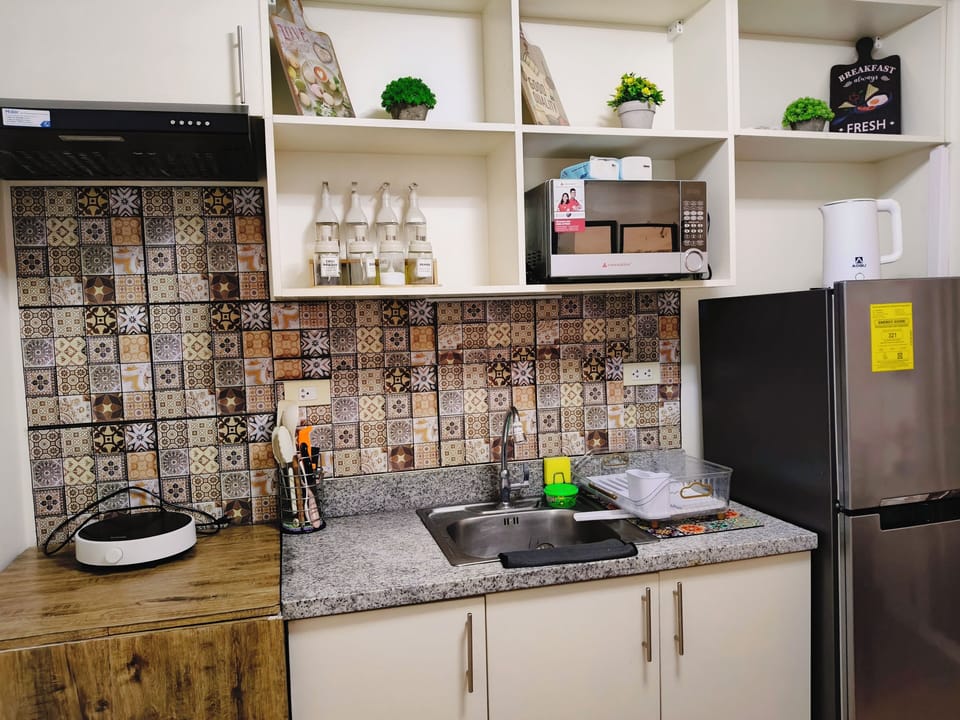 Condo, 1 Queen Bed | Private kitchen | Fridge, microwave, dishwasher