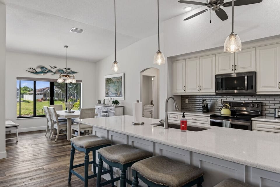 Kitchen & dining