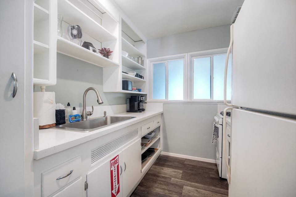 Fully equipped kitchen for easy beach meals