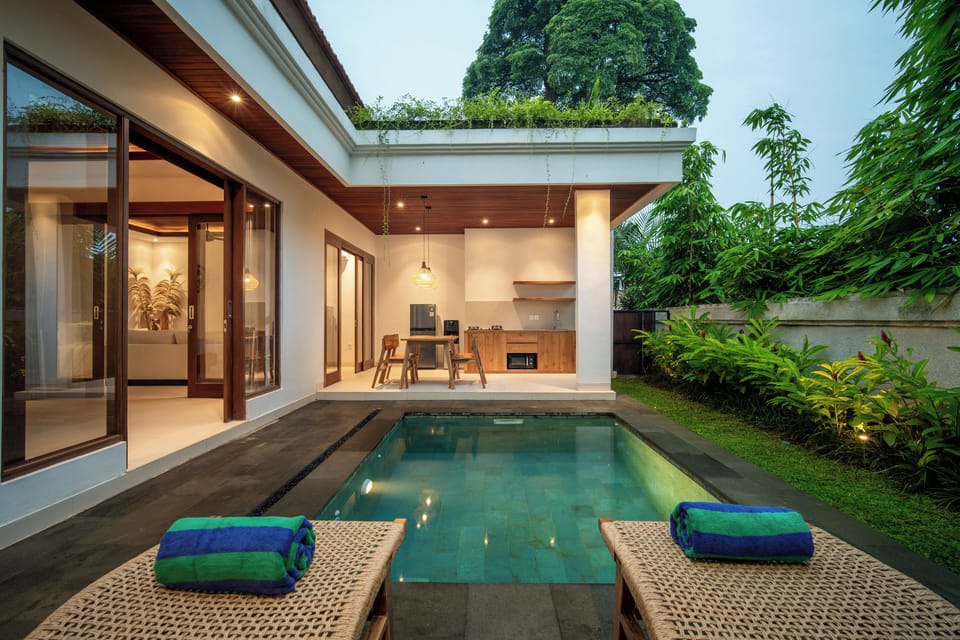 Deluxe Villa, 1 King Bed, Private Pool | Spa | Body treatments, aromatherapy, hot stone massages, deep-tissue massages