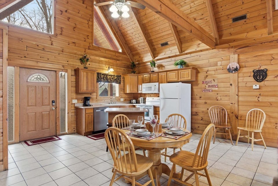 Full Kitchen and Dining Table