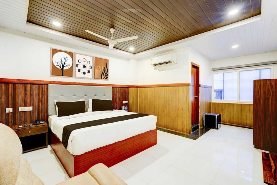 Deluxe Double Room, Hill View | In-room safe, desk, WiFi (free)