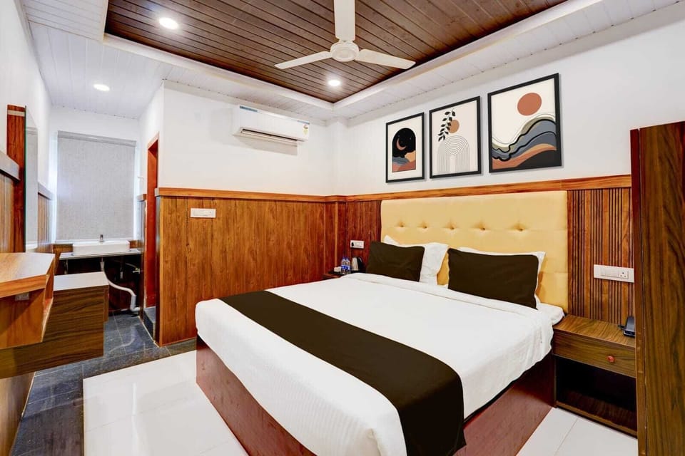 Deluxe Double Room, Hill View | In-room safe, desk, WiFi (free)