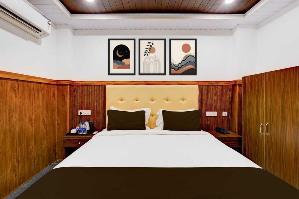 In-room safe, desk, WiFi (free)