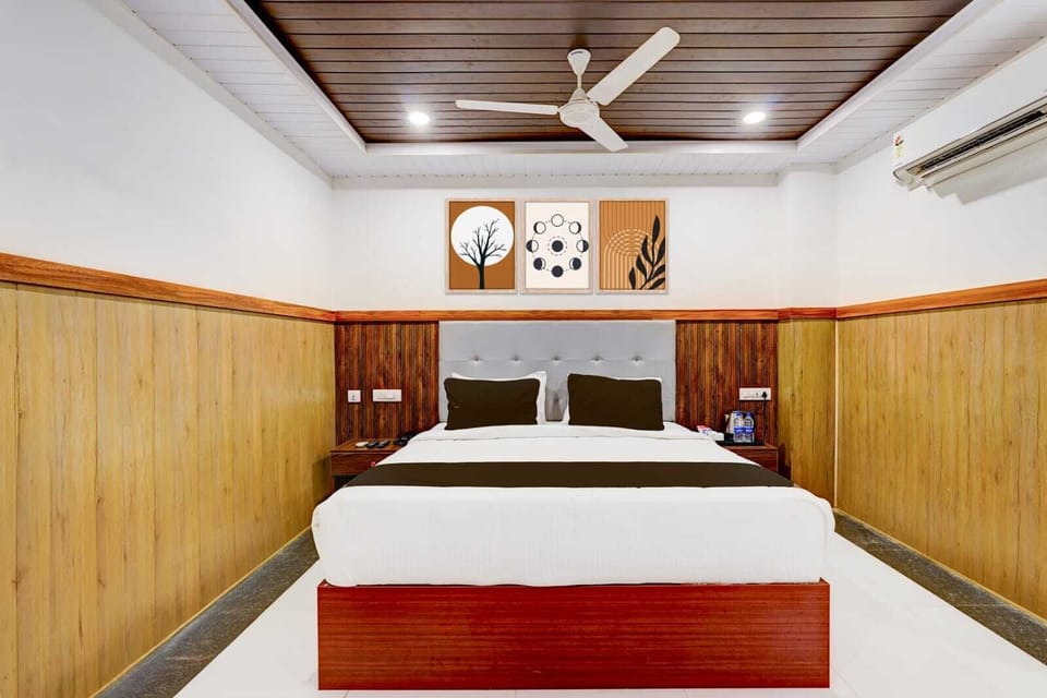 Deluxe Double Room, Hill View | In-room safe, desk, WiFi (free)
