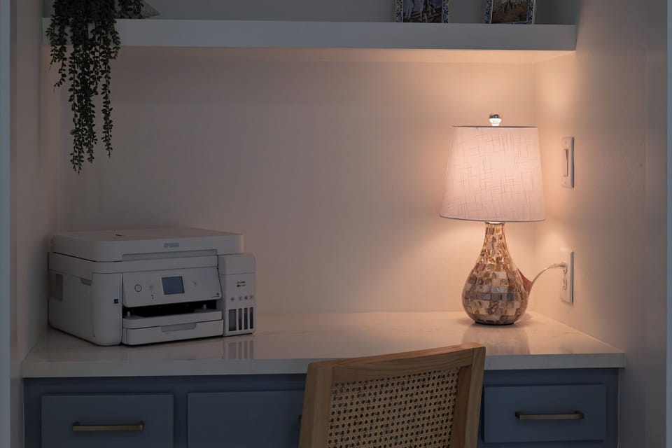 Cozy work area between the 2 bedrooms.