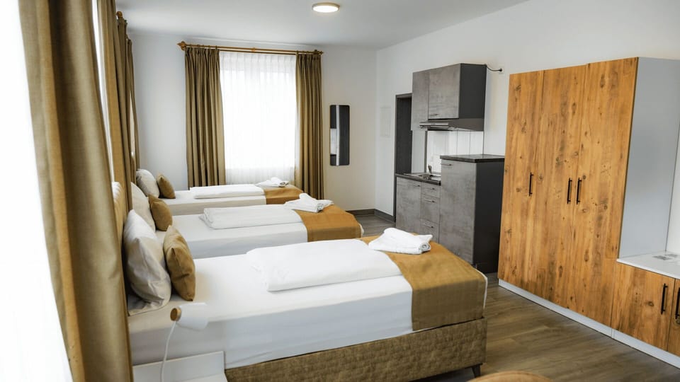 Comfort Triple Room | Desk, laptop workspace, blackout drapes, iron/ironing board