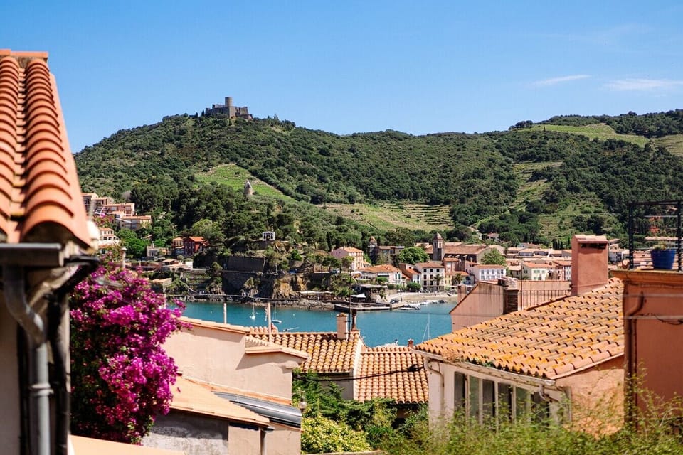 Vue panoramique sur Collioure, la baie et le Fort Saint Elme