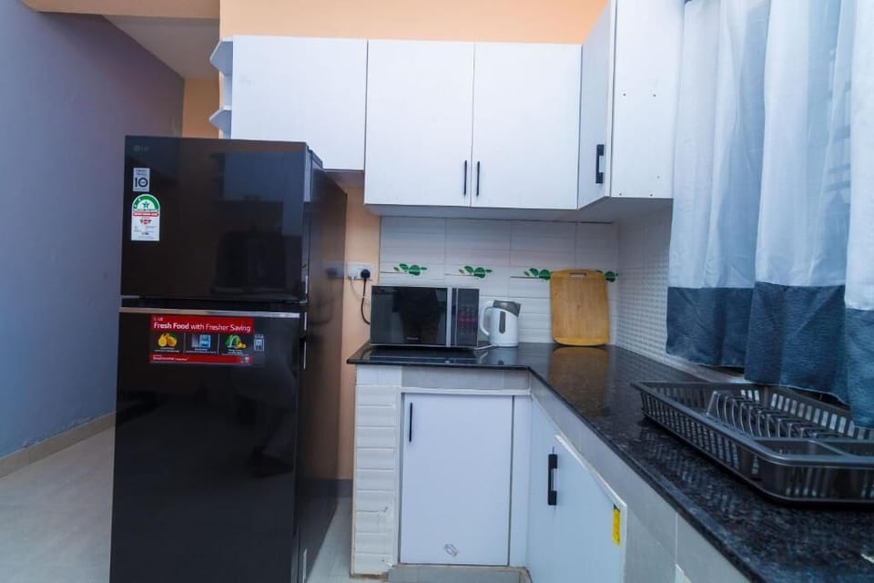 Family Bungalow | Private kitchen | Fridge, microwave, cookware/dishes/utensils