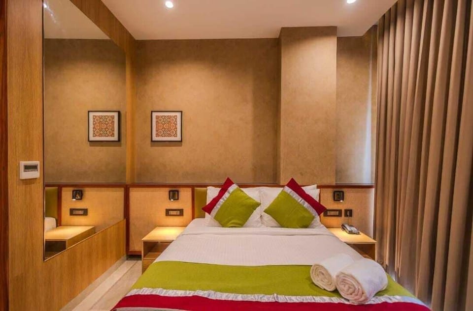 Standard Double Room | In-room safe, iron/ironing board, free WiFi