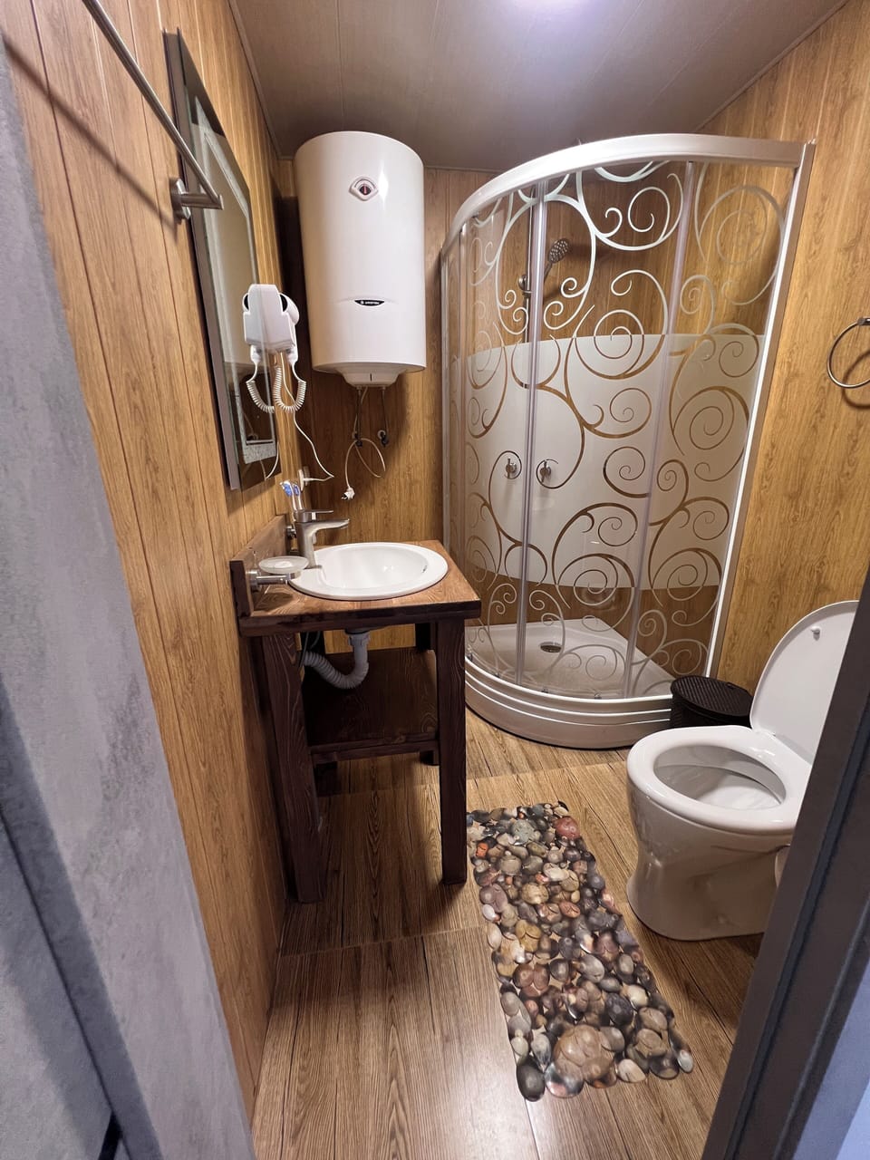 Comfort Double or Twin Room, Lanai, Mountain View | Bathroom | Shower, hair dryer, slippers, towels