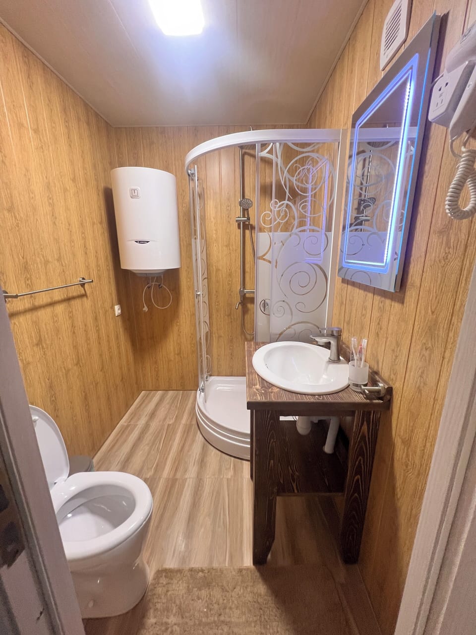 Comfort Double or Twin Room, Lanai, Mountain View | Bathroom | Shower, hair dryer, slippers, towels