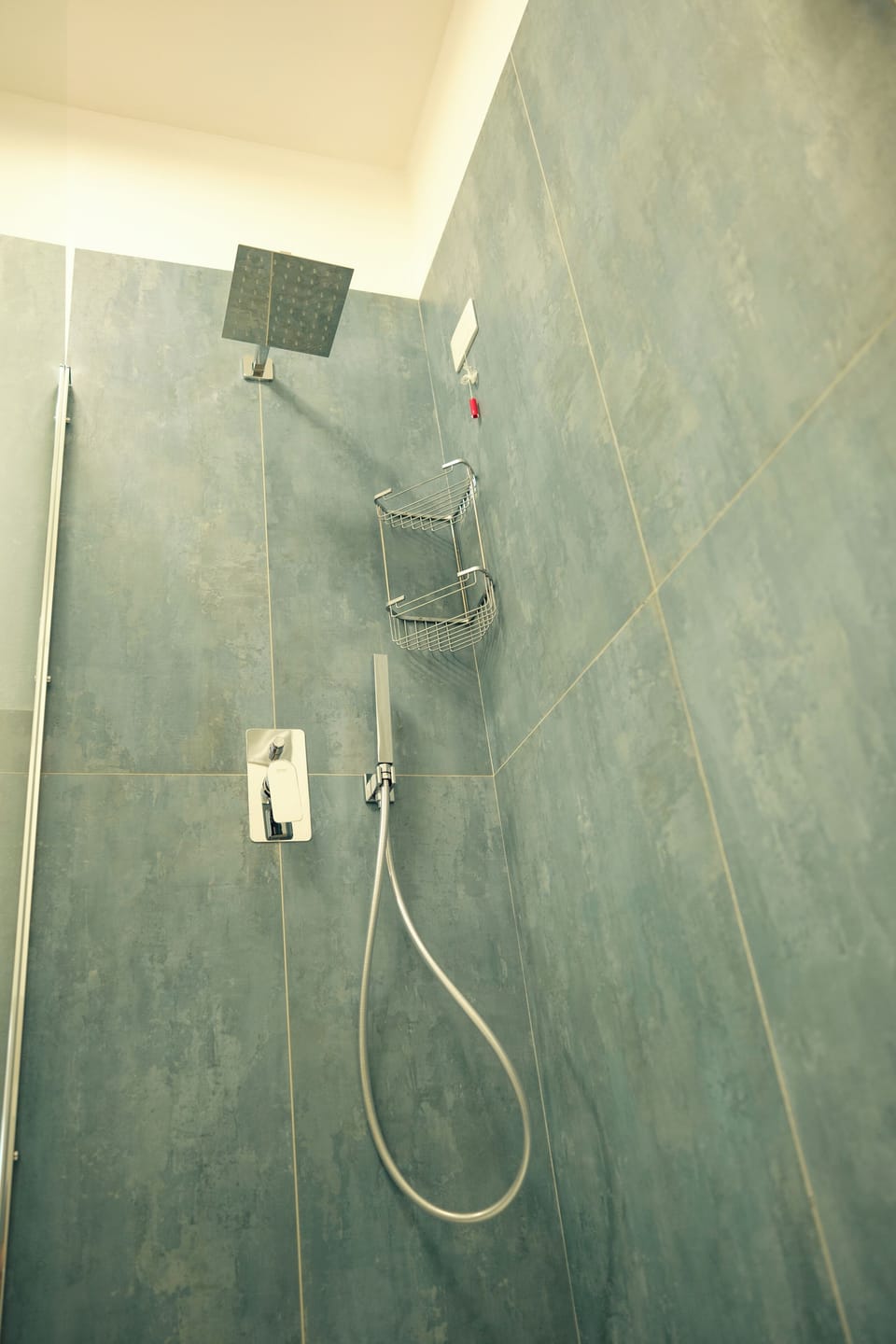 Comfort Twin Room | Bathroom | Free toiletries, hair dryer, bidet, towels