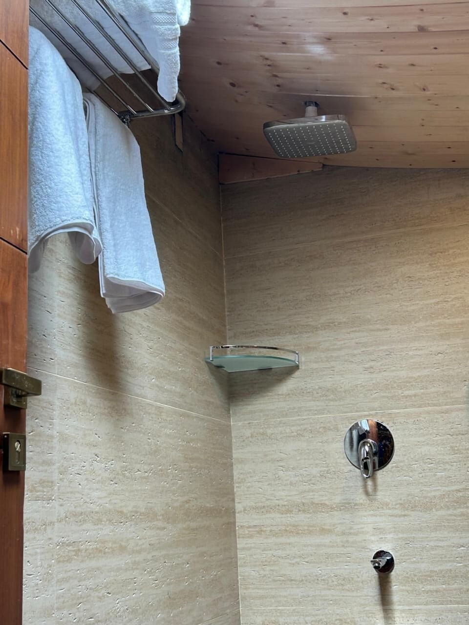 Superior Room | Bathroom | Shower, free toiletries, towels, soap