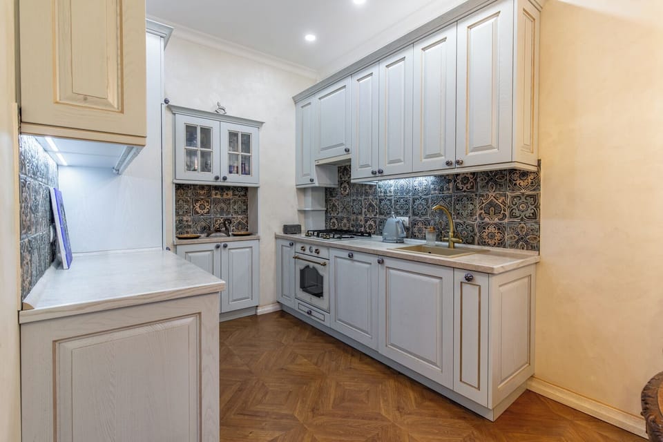 Signature Condo, Balcony, Courtyard View | Private kitchen