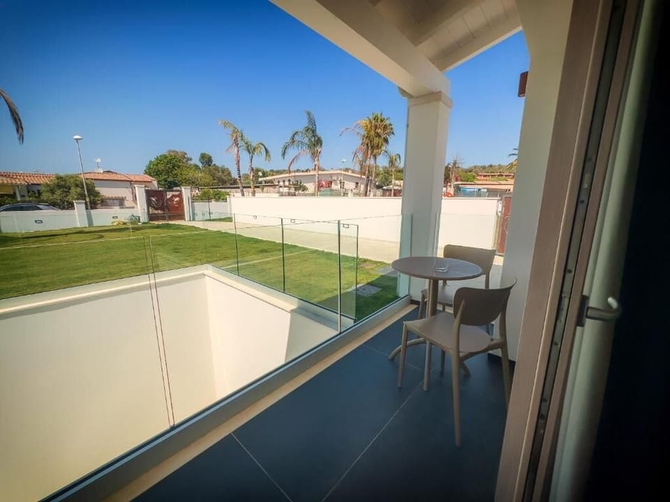 Double Room, Balcony, Garden View | Interior