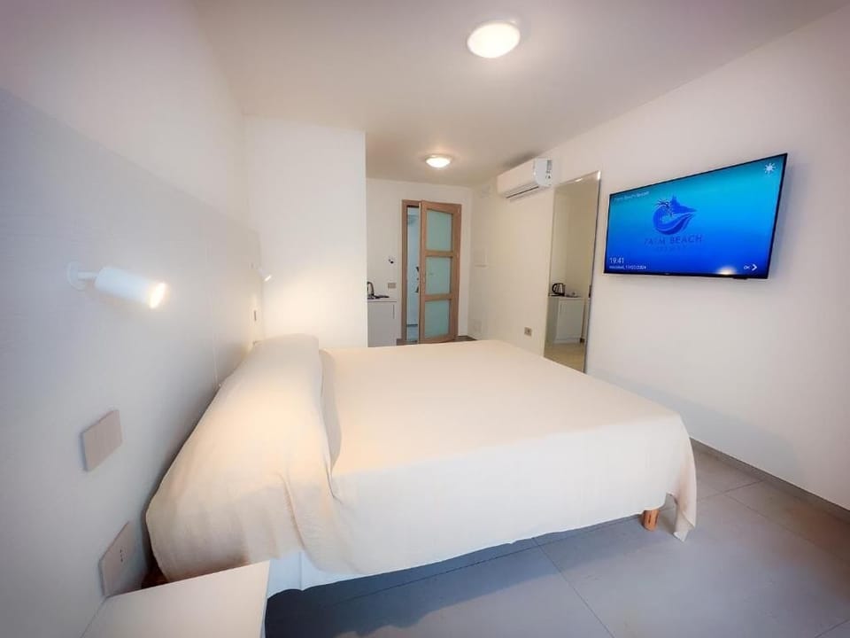 Triple Room, Patio, Courtyard View | Iron/ironing board, free WiFi