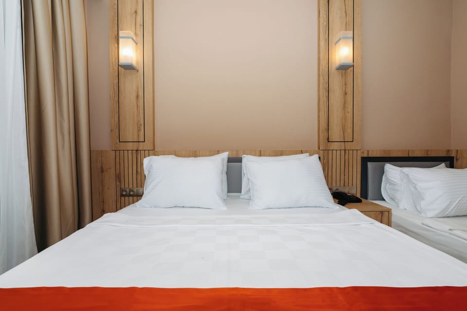 Standard Room, Balcony | In-room safe, individually decorated, individually furnished