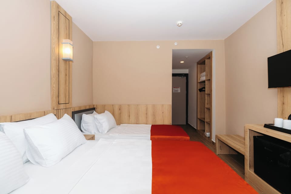 Standard Room, Balcony | In-room safe, individually decorated, individually furnished