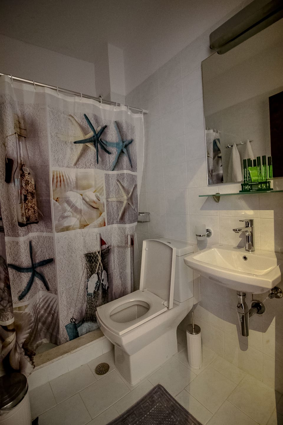 Double Room, Sea View | Bathroom | Shower, free toiletries, hair dryer, towels