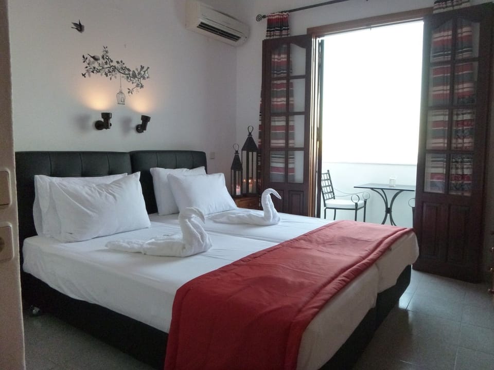 Double Room, Sea View | Premium bedding, in-room safe, desk, iron/ironing board