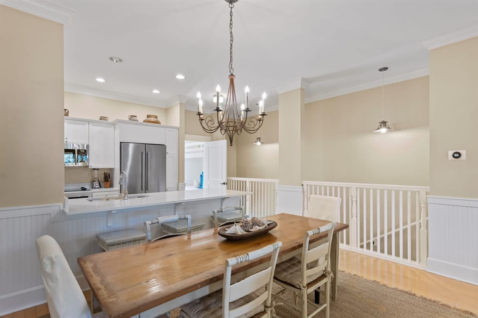Dining area with seating for 6