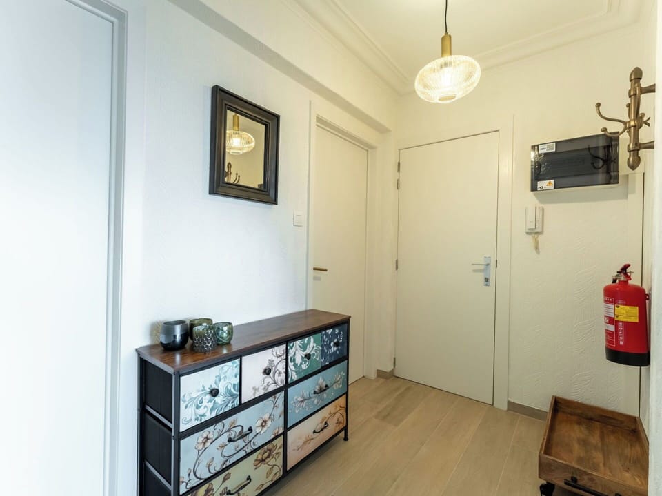 Interior Design, Wall, Flooring, Wood, Furniture, Floor, Ceiling, Room, Lighting, Home