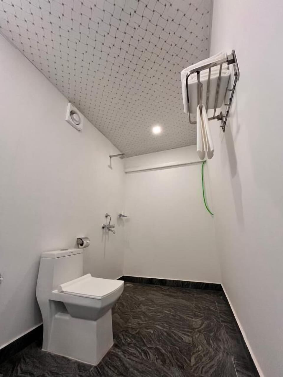 Deluxe Double With Balcony Room (Upper Sea View Room) | Bathroom | Shower, free toiletries, hair dryer, slippers