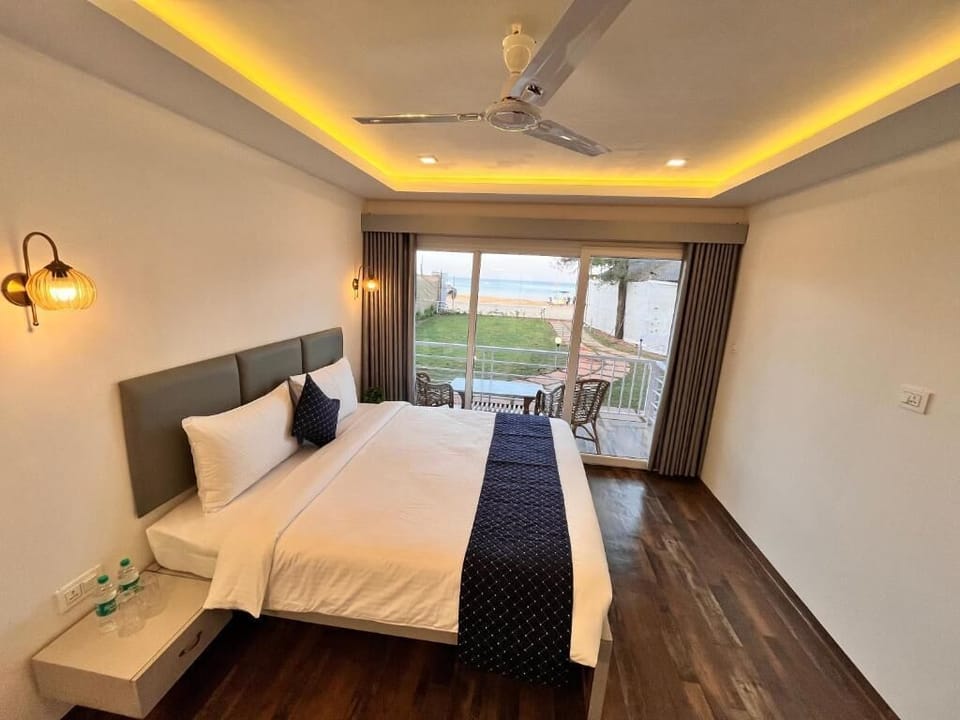 Double With Balcony Room ( Lower Sea View Room) | In-room safe, iron/ironing board, free WiFi