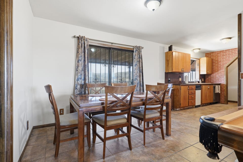 House, 4 Bedrooms | Dining