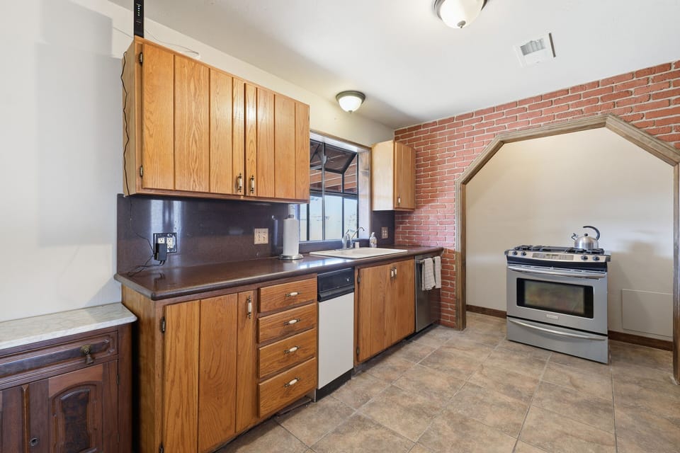 House, 4 Bedrooms | Private kitchen