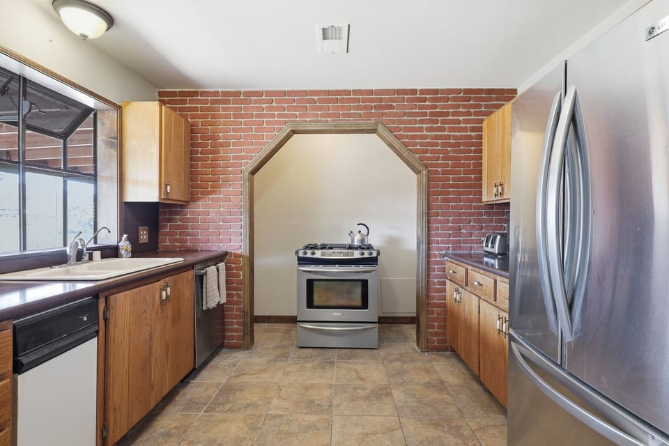 House, 4 Bedrooms | Private kitchen