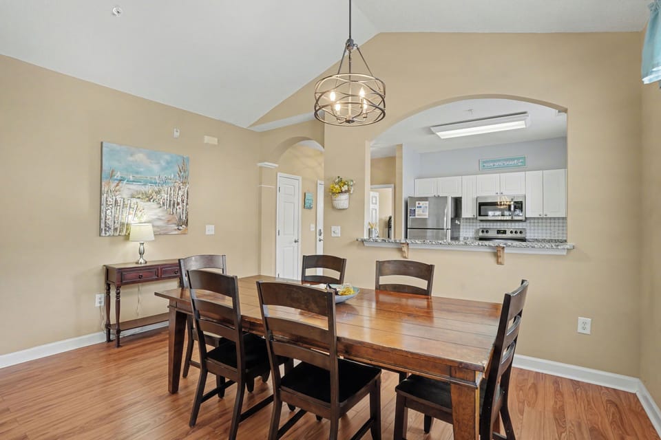Dining/Kitchen Area