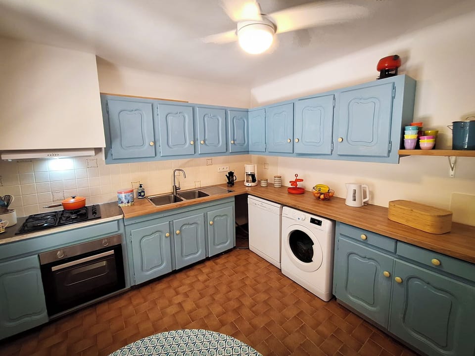 Fully equipped kitchen