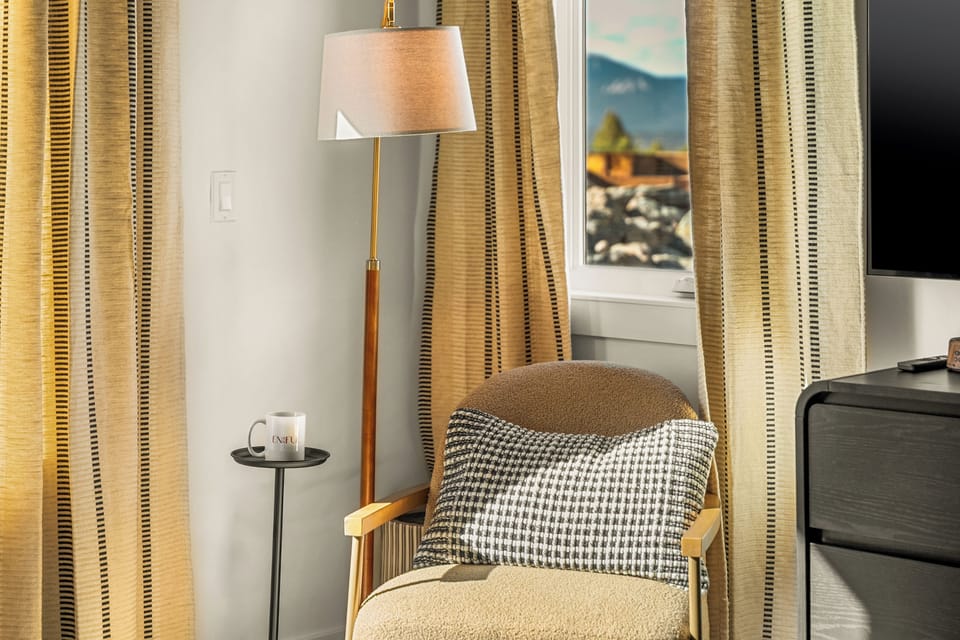 Have you morning coffee in this cozy spot to start your day. 